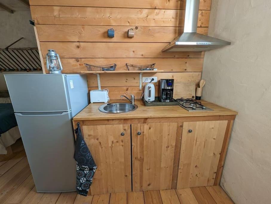 Logement - Studio Independant A Pérouges Exteriör bild