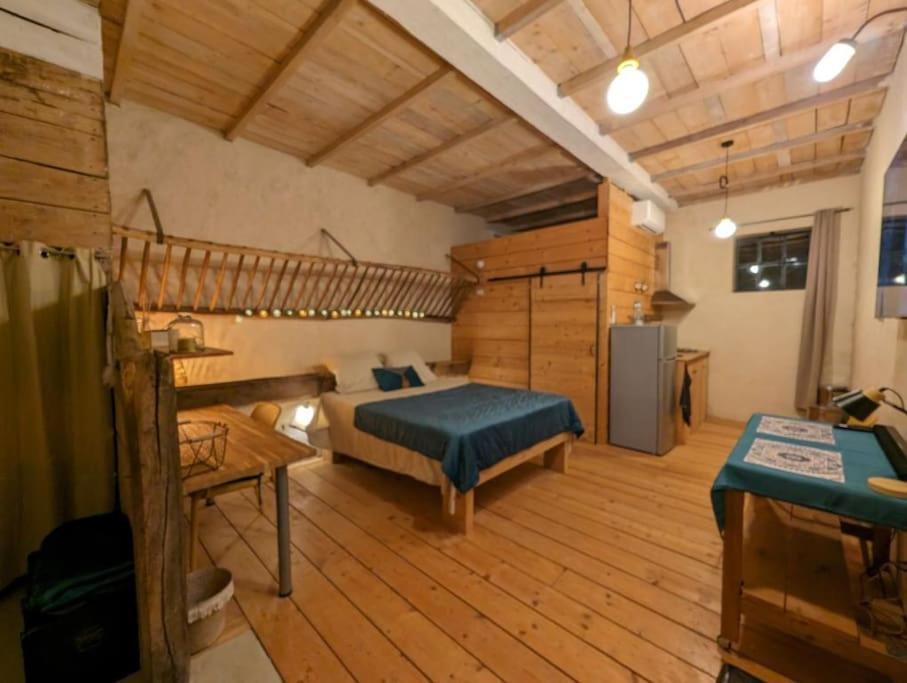 Logement - Studio Independant A Pérouges Exteriör bild