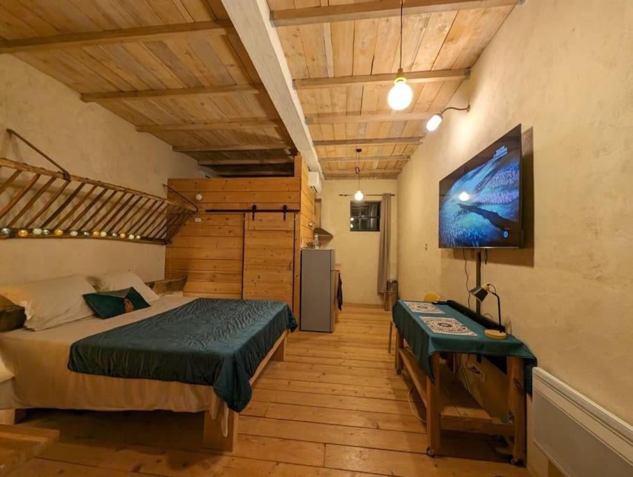 Logement - Studio Independant A Pérouges Exteriör bild