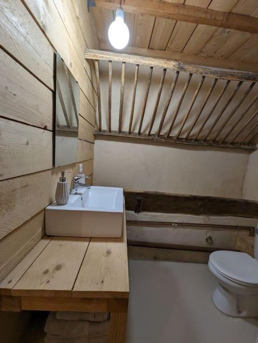 Logement - Studio Independant A Pérouges Exteriör bild