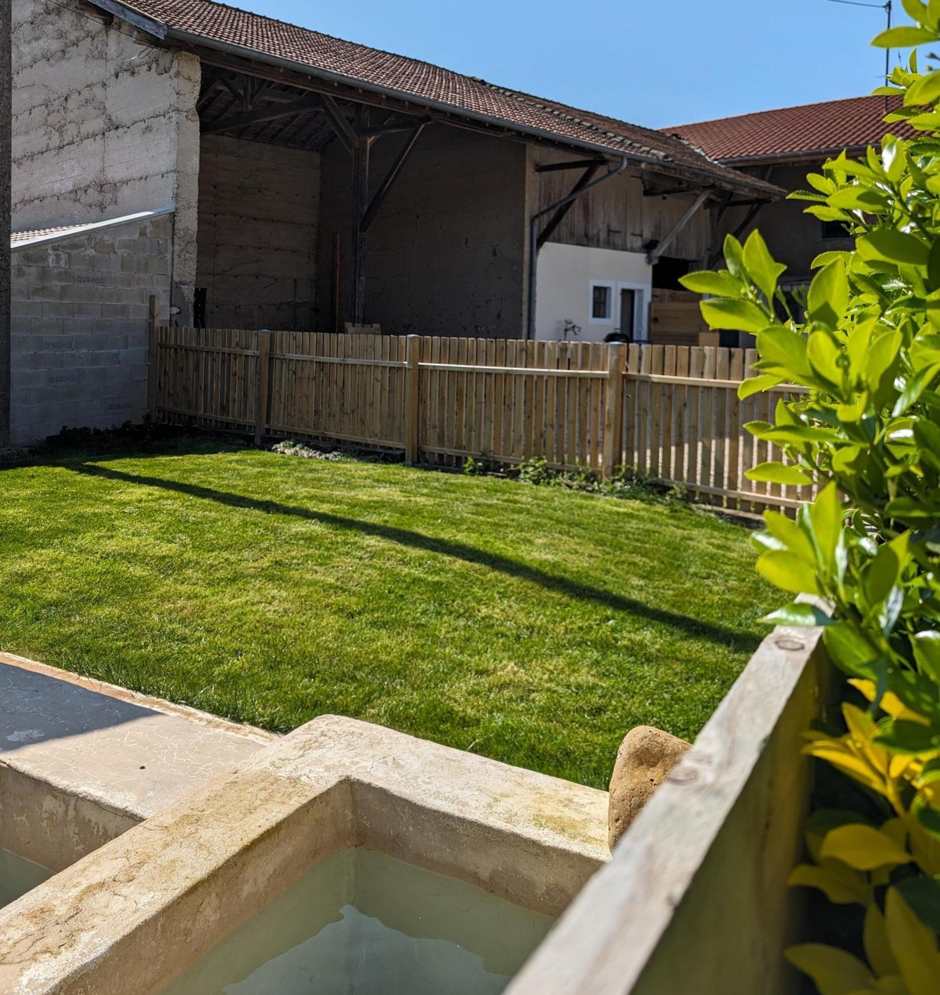 Logement - Studio Independant A Pérouges Exteriör bild